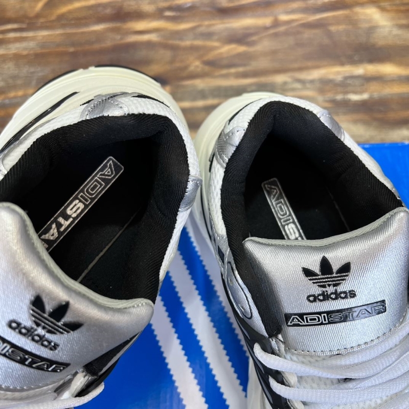 Adidas Sneakers